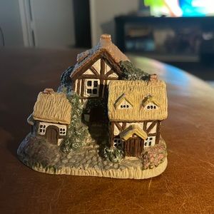 David Winter Pilgrims Cottage Home